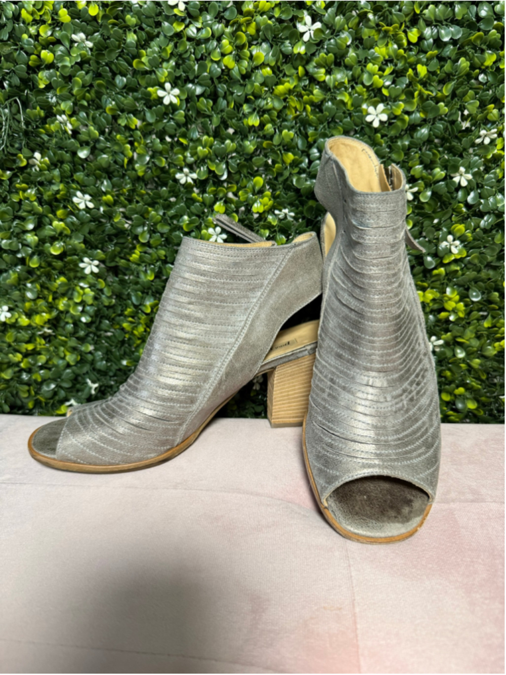 Paul Green Cayanne Peep Toe Booties Womens Sz 10 Silver Metallic Leather Heels